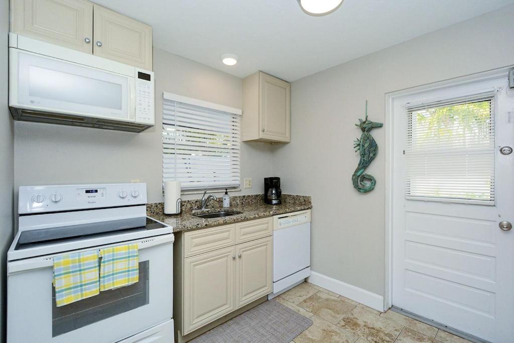 Canal 309 - Right In Siesta Key Village! Exterior foto